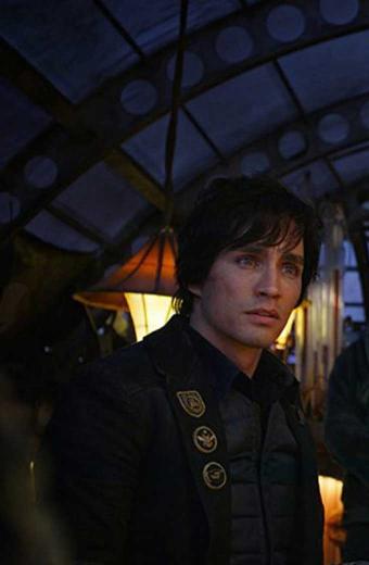 Tom Natsworthy Robert Sheehan Mortal Engines Black Trench Coat