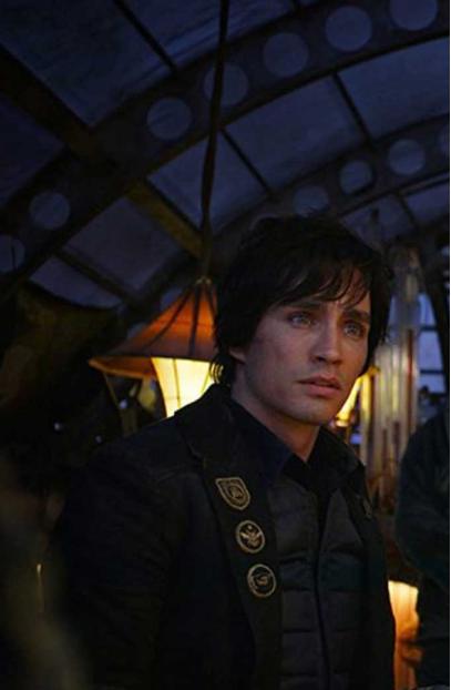 Mortal Engines Tom Natsworthy Robert Sheehan Black Trench Coat robert-sheehan-mortal-engines-trench-coat