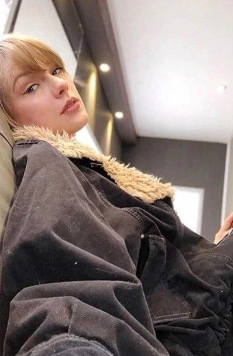 Singer Taylor Swift Casual Oversize Black Denim Sherpa Jacket