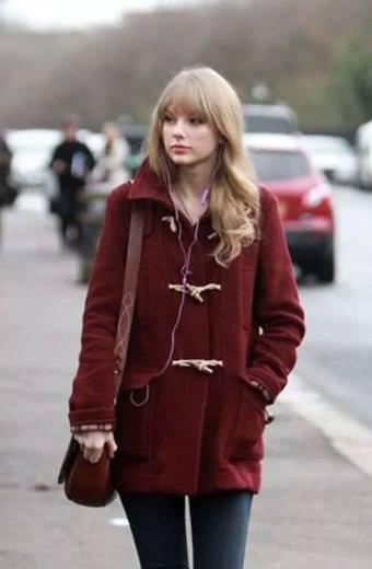 Taylor Swift Singer Bound Seam Toggle Maroon Wool Duffle Coat