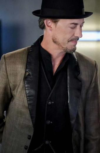 Tom Cavanagh The Flash TV Show Harrison Sherloque Wells Blazer