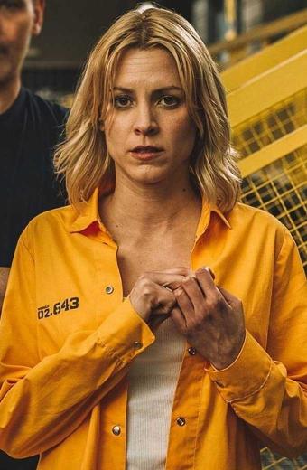 Maggie Civantos Macarena Ferreiro Vis a vis El Oasis Jacket