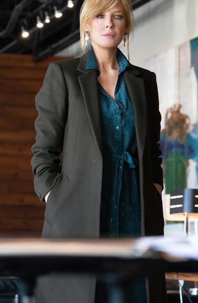 Kelly Reilly Yellowstone Beth Dutton Black Long Trench Coat