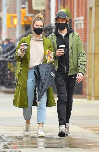 Annie Murphy Manhattan Street Style Green Wool Trench Coat