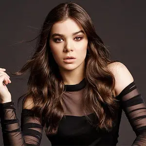Hailee Steinfeld Jackets (4)