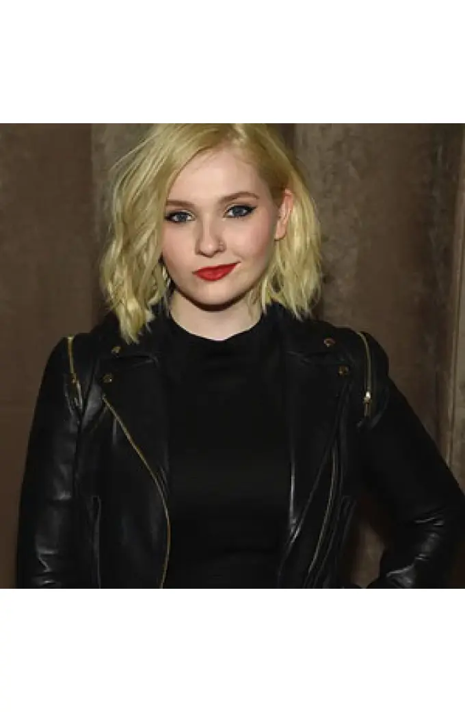 Abigail Breslin Leather Jackets And Cotton Coats Collection