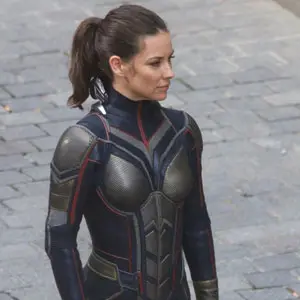 Evangeline Lilly Jackets (1)