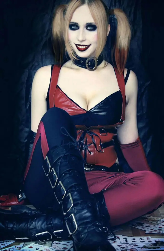 Batman Arkham City Harley Quinn Maroon Cosplay Leather Vest harley-quinn-batman-arkham-city-vest