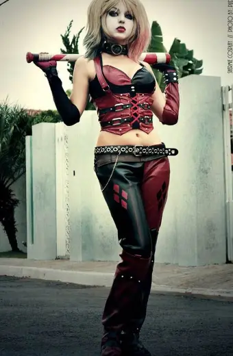 Batman Arkham City Harley Quinn Maroon Cosplay Leather Vest harley-quinn-batman-arkham-city-vest