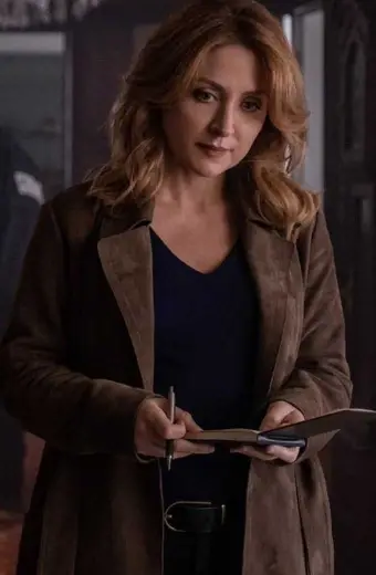 Detective Chesler Sasha Alexander Dangerous Lies Trench Coat